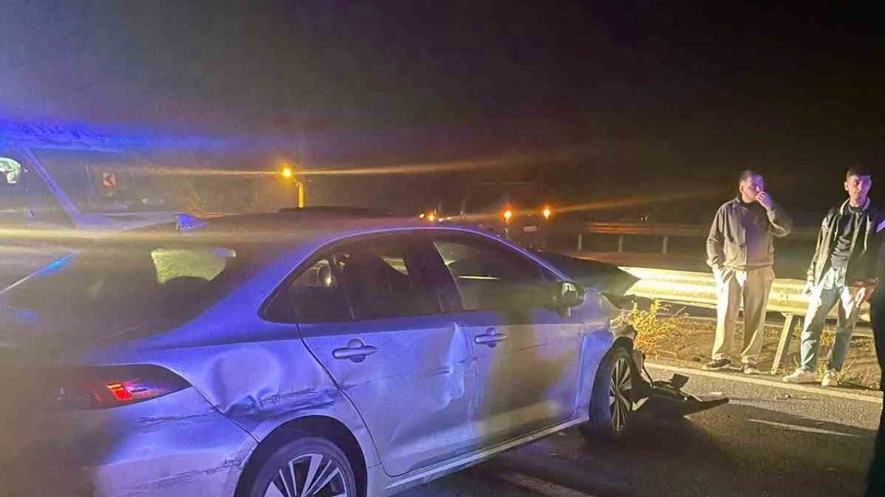 Kaynarca'da kontrolünü yitiren araç bariyere çarptı, iki kişi hafif yaralandı