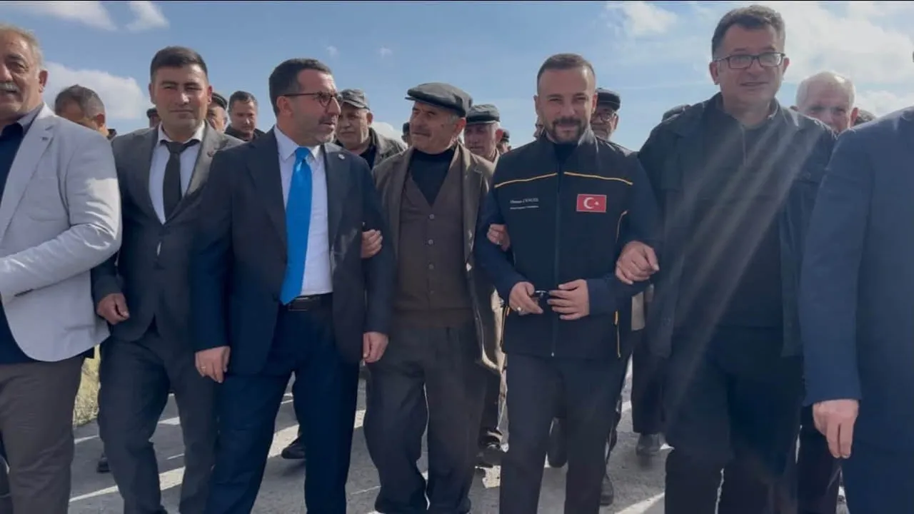 Kaynarlı'ya hayat veren 4 kilometrelik beton yol tamamlandı
