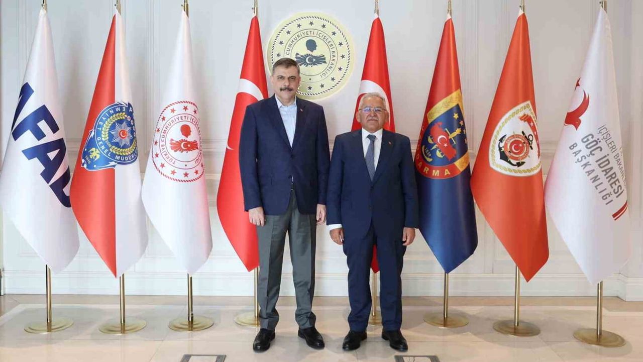 Kayseri başkanı Büyükkılıç'tan bakan Çiftçi'ye nezaket ziyareti