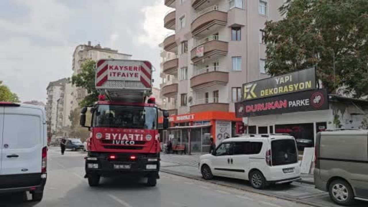 Kayseri'de çatı katındaki alevler itfaiyeyi seferber etti