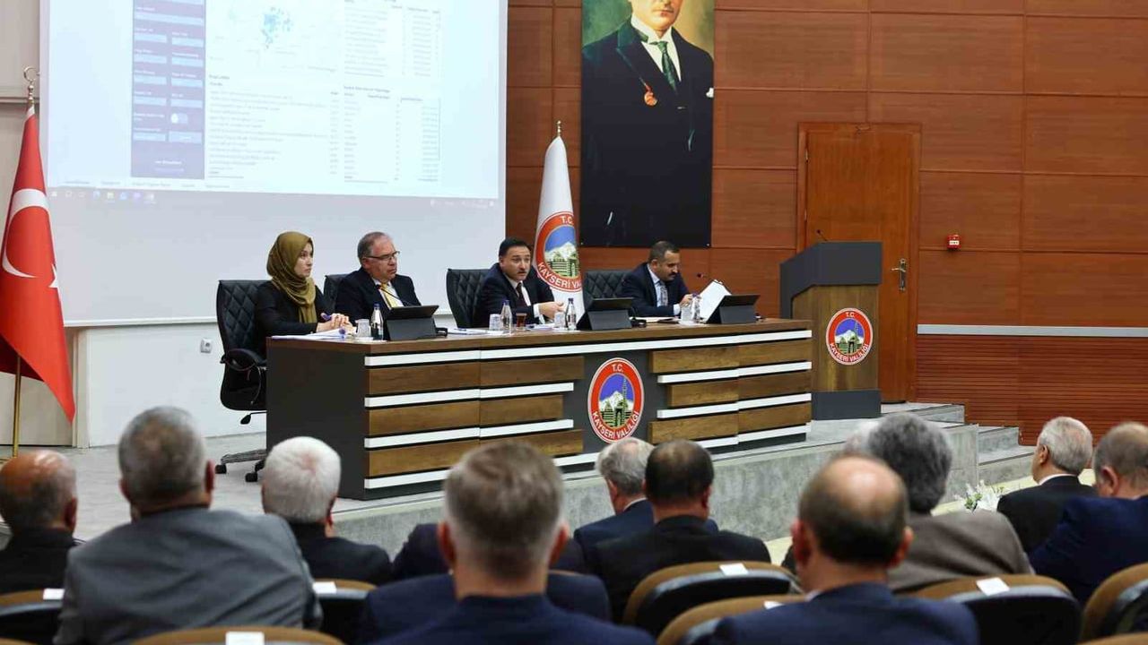 Kayseri'de kamu yatırımlarında verimlilik ve eş zamanlı takip vurgulandı