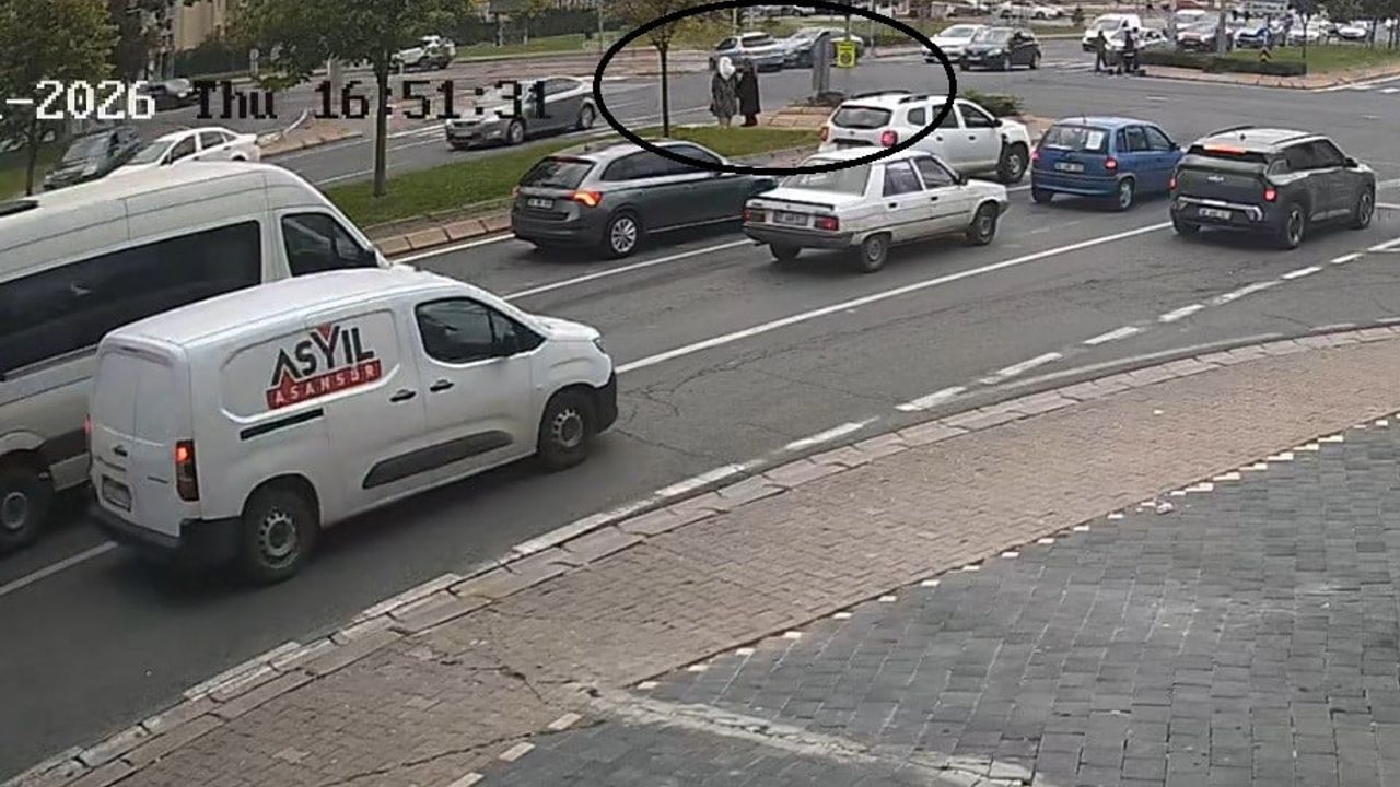 Kayseri'de sol şeritten ani dönüş güvenlik kamerasında