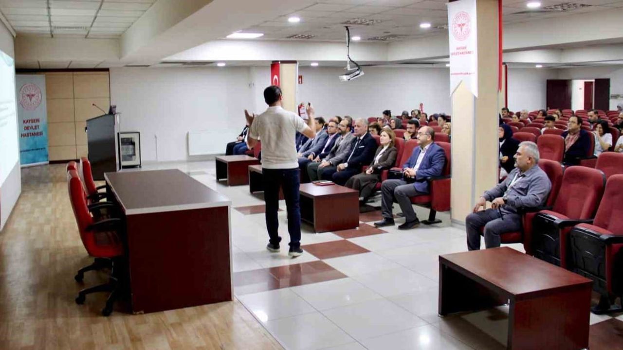 Kayseri Devlet Hastanesi'nde personel için kapsamlı meme kanseri eğitimi gerçekleşti