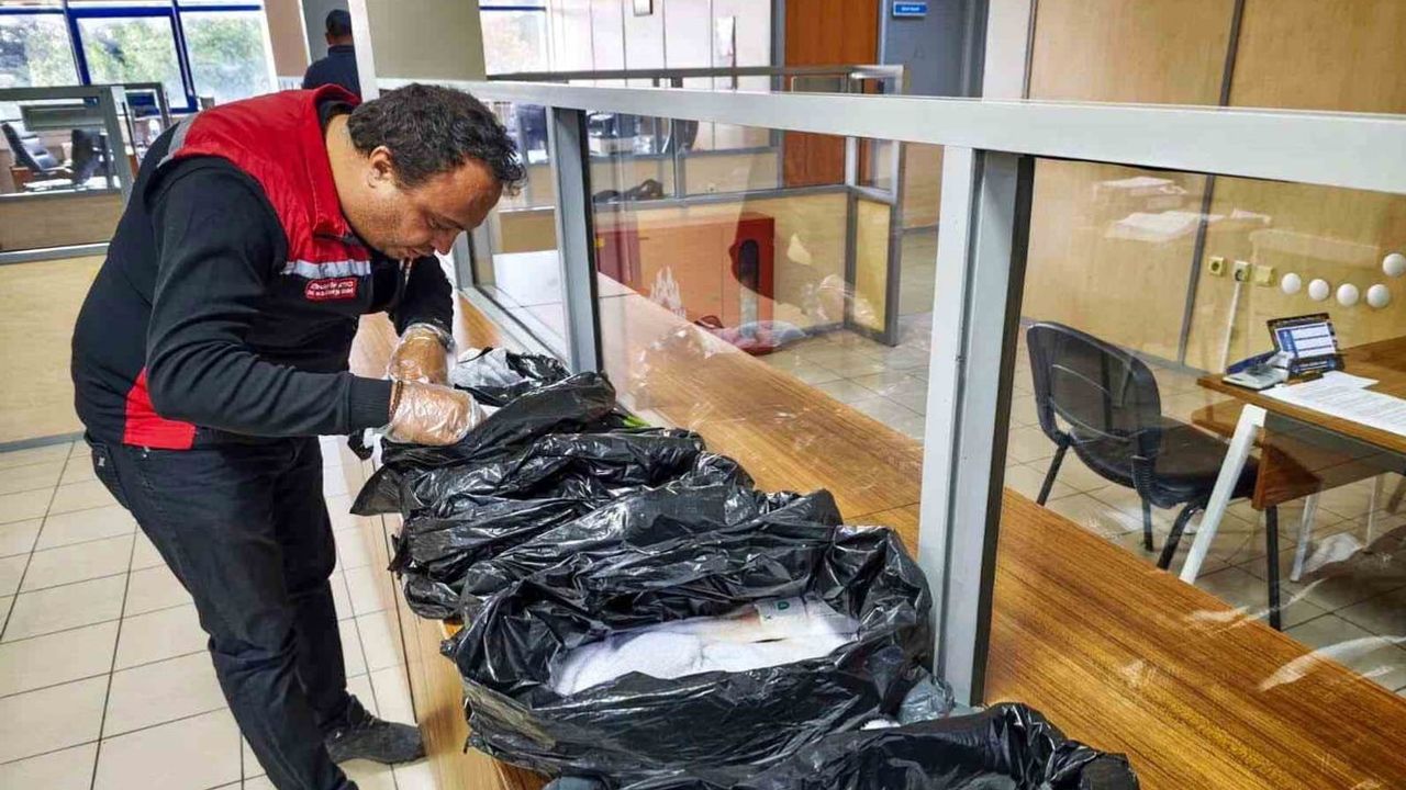 Kayseri havalimanında 25 bin canlı sülükle yakalanan kaçak sevkiyat inceleniyor