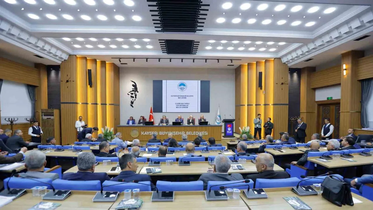 Kayseri meclisi 94 gündem maddesini karara bağladı; öncelikte raylı sistem ve anne ulaşımı