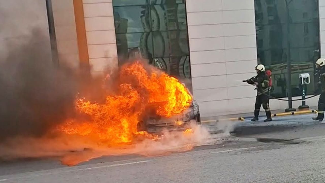 kayseri melikgazi'de şarj halindeki elektrikli araç alev aldı