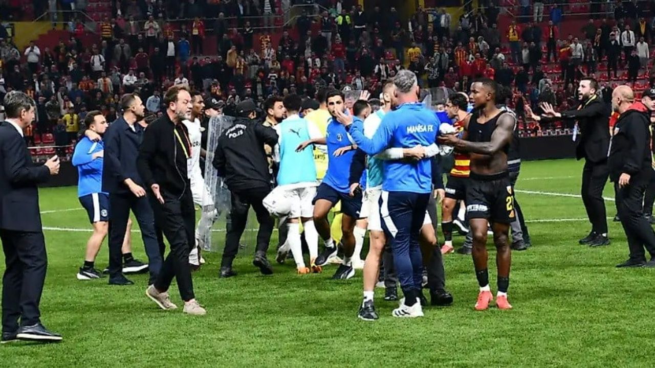 Kayserispor'a pfdK kararları: para cezaları, tribün kartı blokesi ve görevli cezaları