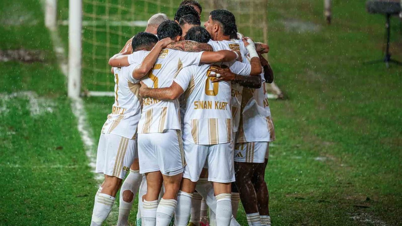Kayserispor deplasmanda çıtayı yükseltti: 4-0'lık galibiyetle 8. zafer