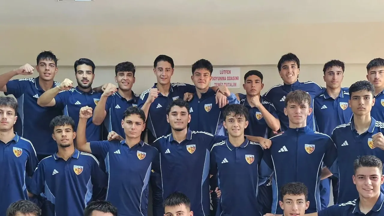 Kayserispor son dakikalarda geri dönüp 9 gollü maçı 5-4 kazandı