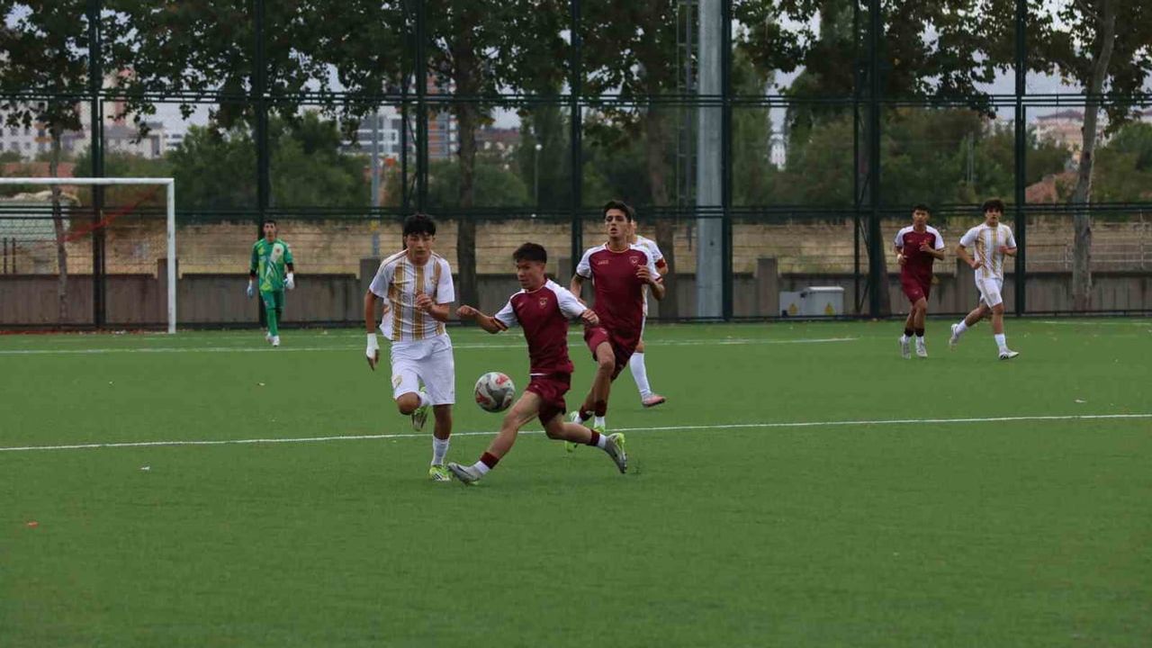 Kayserispor U17, Amatör Spor Vefa'yı 3-0 yenerek zirve iddiasını sürdürdü