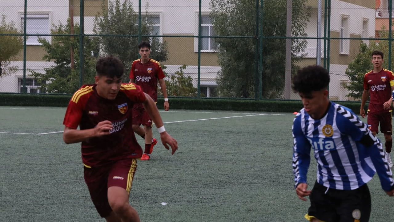 Kayserispor u19 liderliği pekiştirdi: başakspor'u 4-3 yendi
