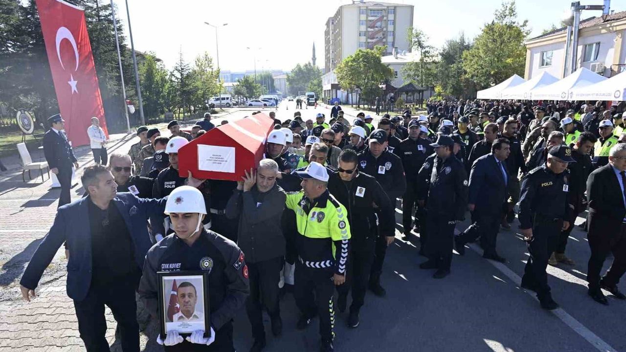 kaza kurbanı polis memuruna son görev