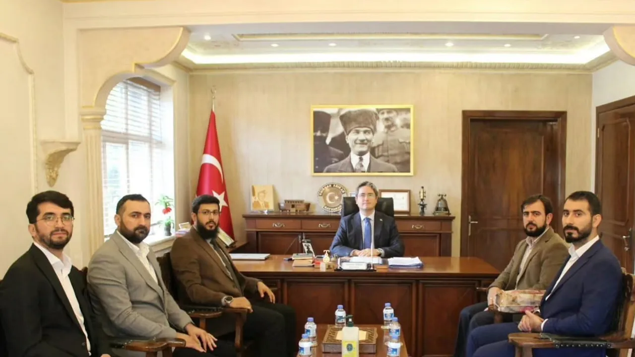 Kemaliye'de camiler haftası ziyaretleri eğin kapı tokmağıyla anlam kazandı