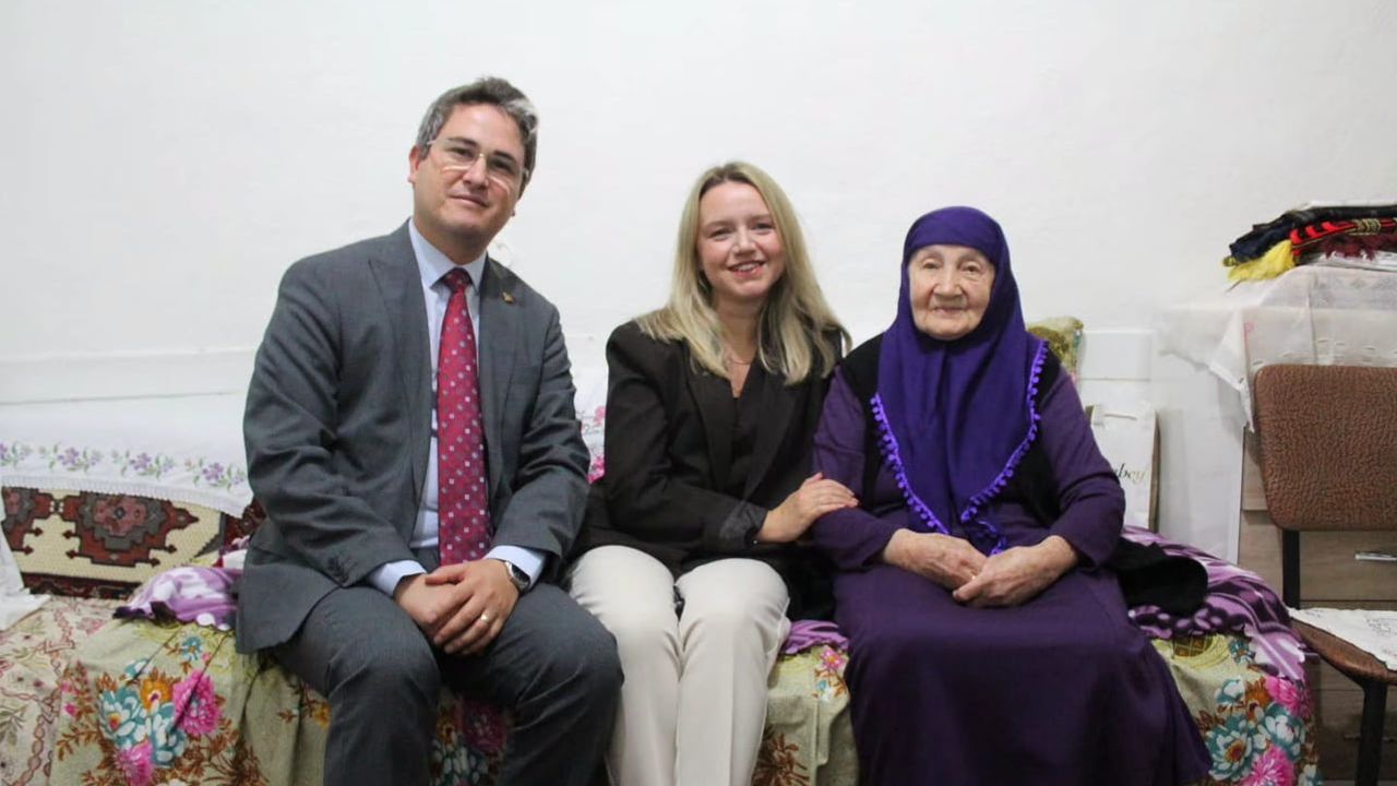 Kemaliye'de yaşlıların hane ziyaretlerinde anılar ve talepler ön plana çıktı