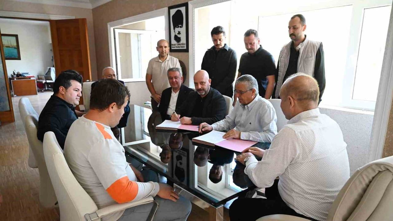 Kemer belediyesi işçilerine yüzde 15 zam öngören toplu iş sözleşmesi imzalandı