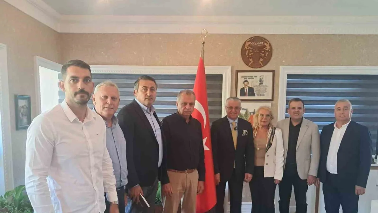 Kemer yönetiminde bağımsız yol: Necati Topaloğlu ve 8 meclis üyesi CHP'den ayrıldı