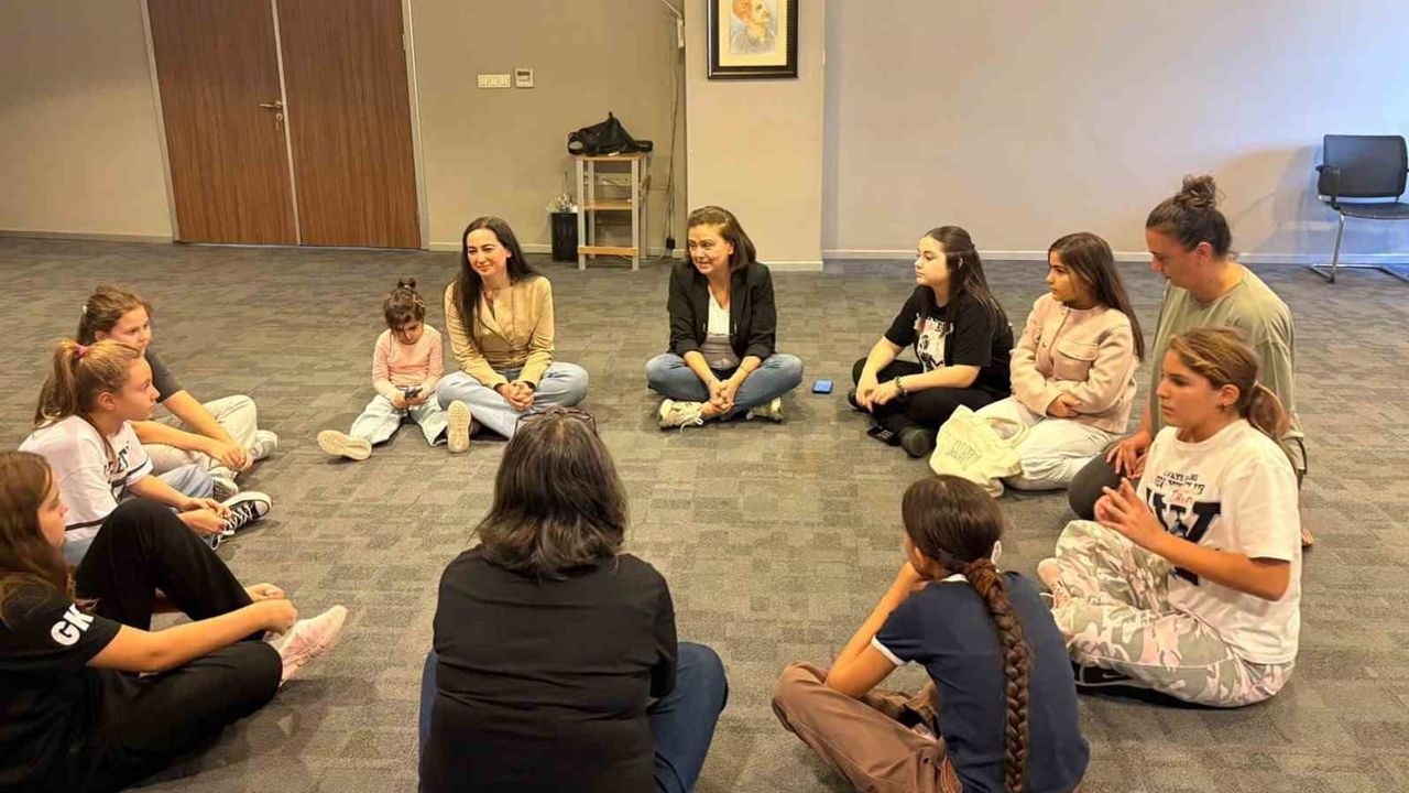 Kendi sınırlarını koruyan kız çocukları: öz savunma atölyesi