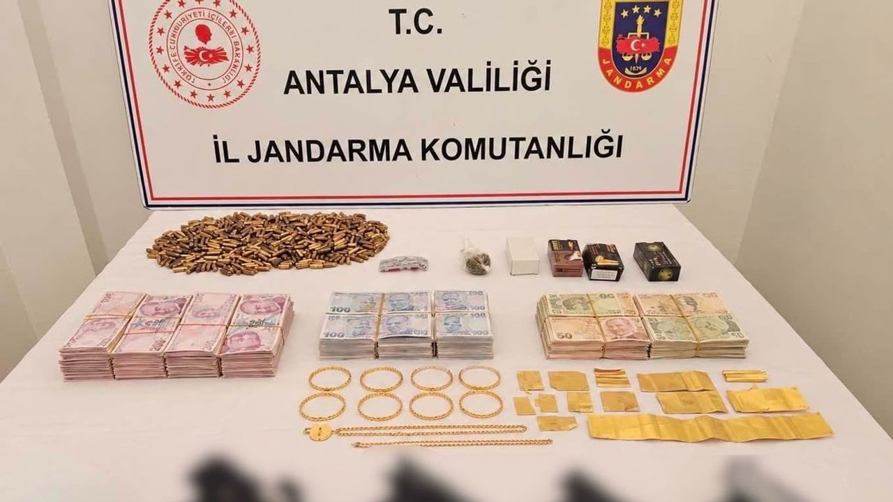 Kepez'de silah ve uyuşturucu operasyonu: 3 kişi gözaltına alındı