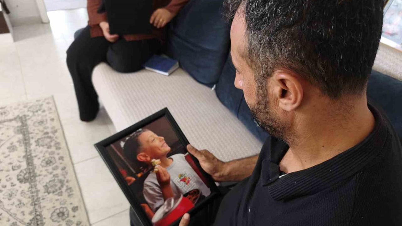 Kıbrıs dönüşü batan gemide iki evladını kaybeden aile: 'En azından bir mezarı oldu'