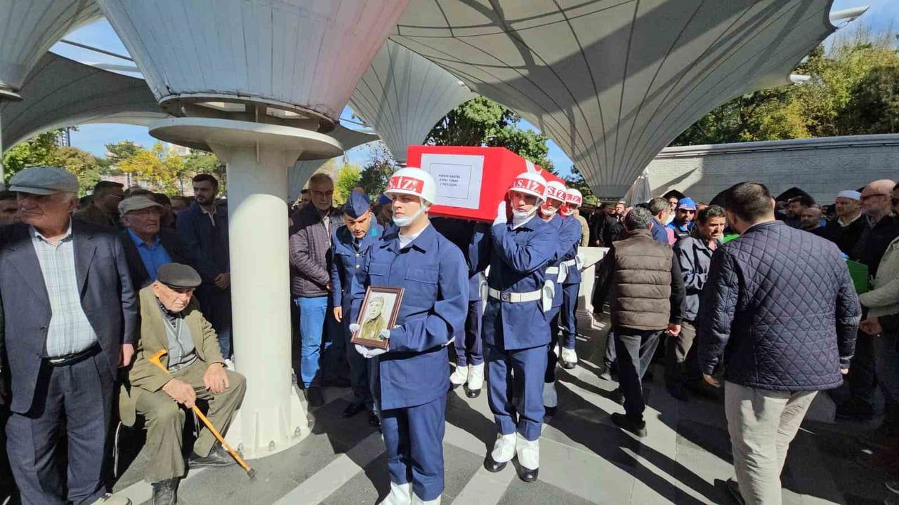 Kıbrıs gazisi Rafet Toker son yolculuğuna uğurlandı