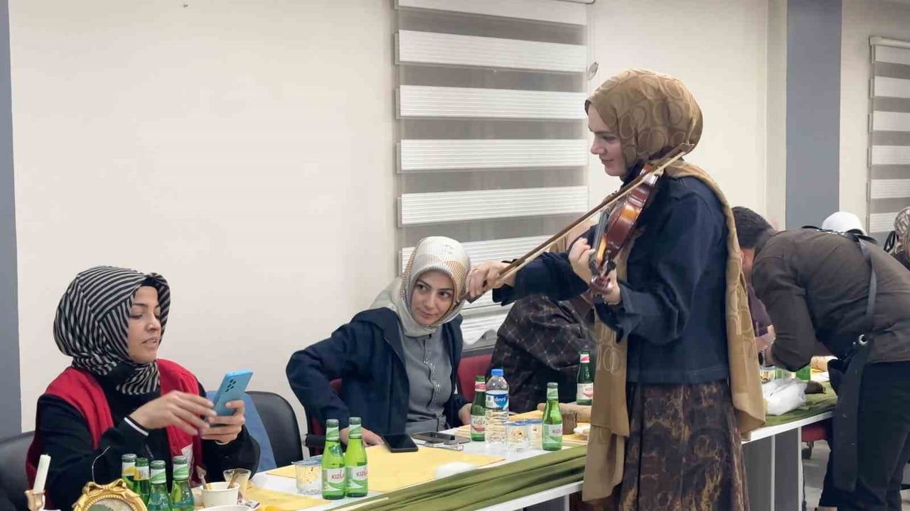Kil atölyesinden destek: Kızılay Kadın Ağrı bağışları 81 İl 81 Aşevi Projesi'ne aktarılıyor