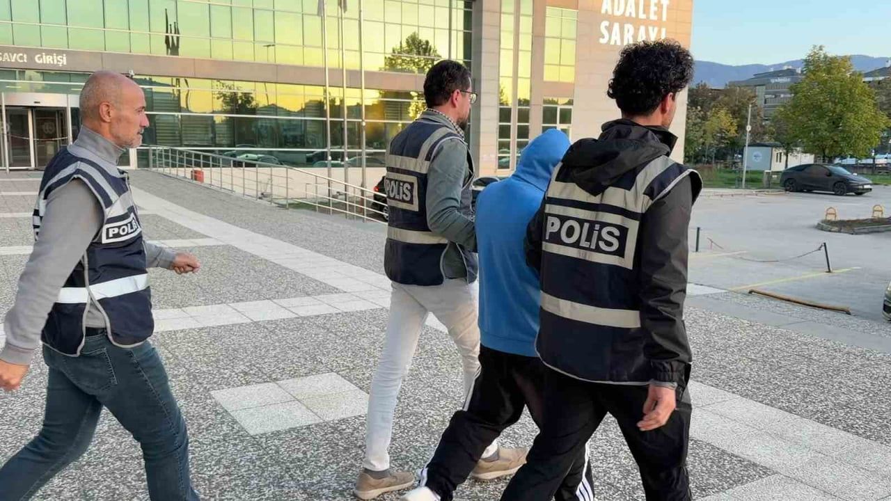 Kılıçarslan Mahallesi'nde aranan hükümlü 23 yıl 9 ay 7 gün cezasıyla cezaevine gönderildi