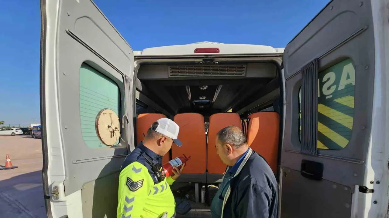 Kilis'te okul güvenliği için 27 öğrenci servisi tek tek kontrol edildi