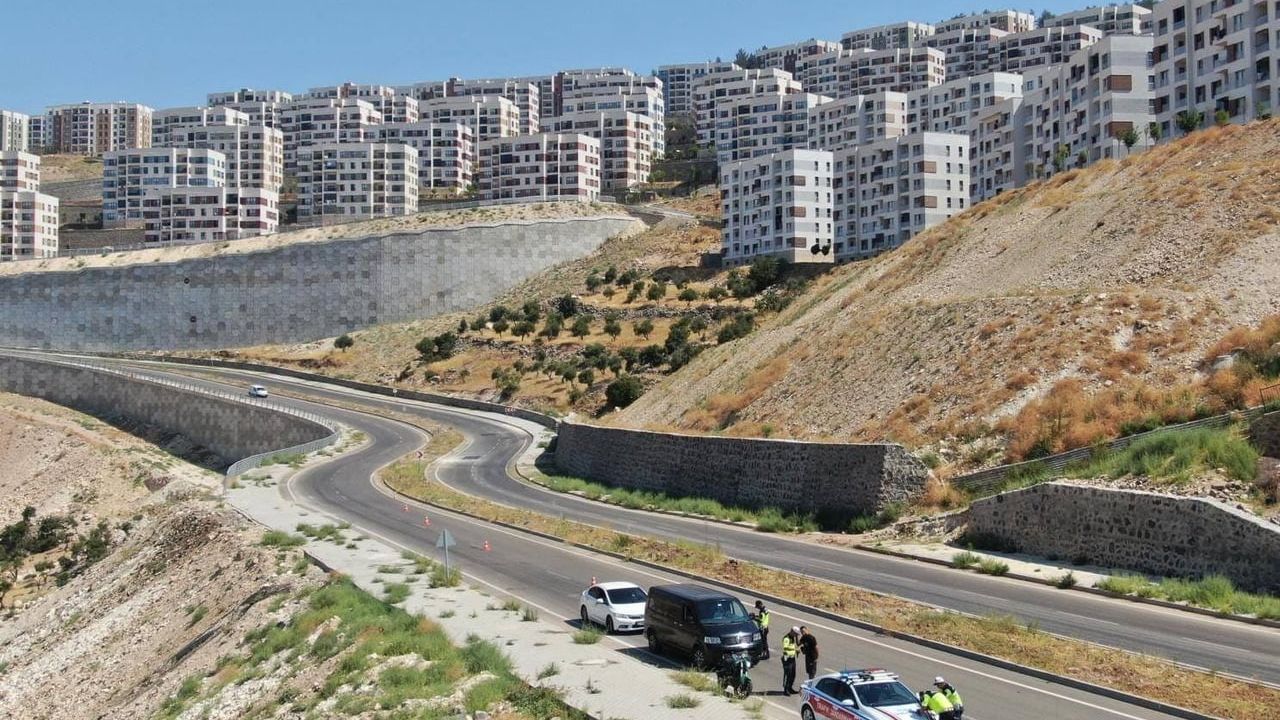 Kilis yollarında dron destekli trafik denetimi: ihlaller hedefte