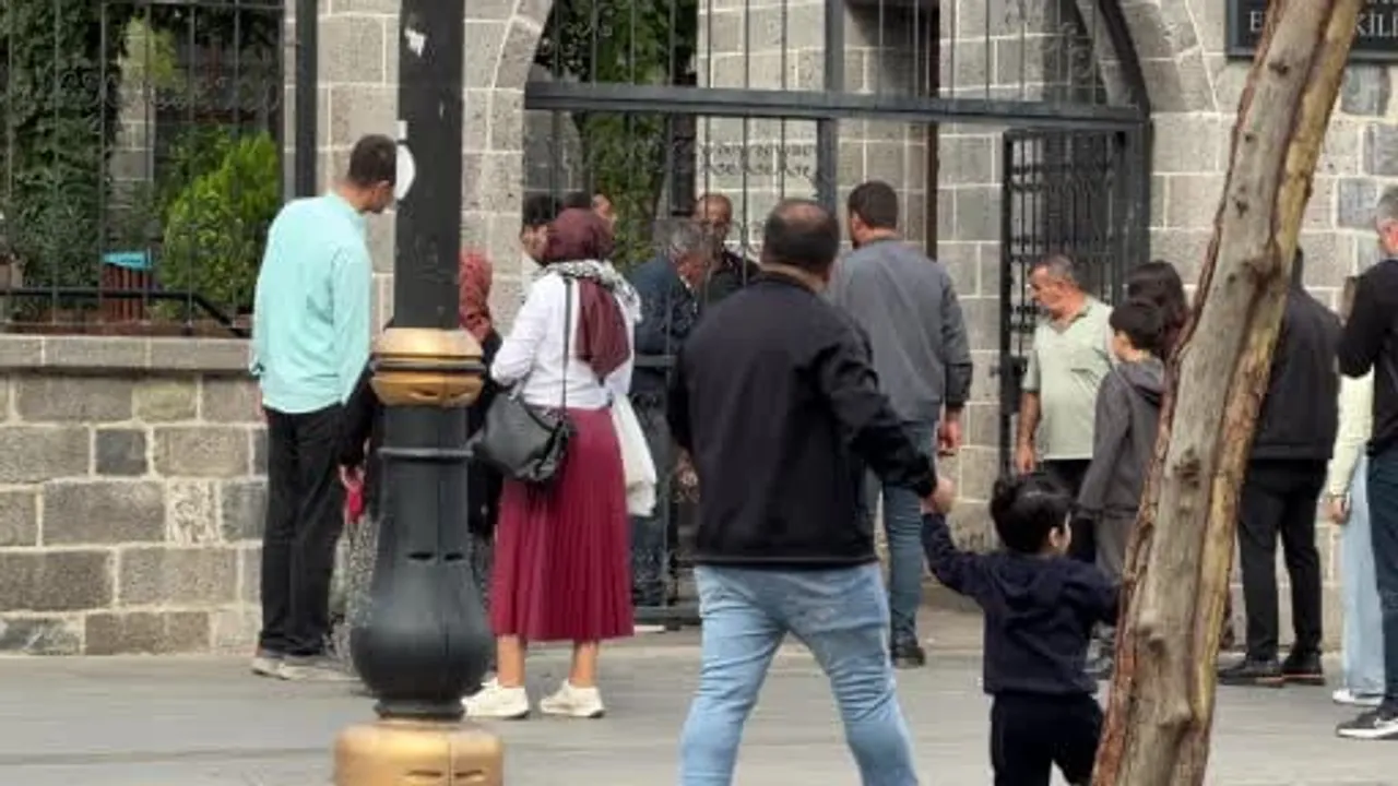 Kilise çıkışında boğulma geçiren KOAH hastası çevredekilerin Heimlich müdahalesiyle kurtuldu