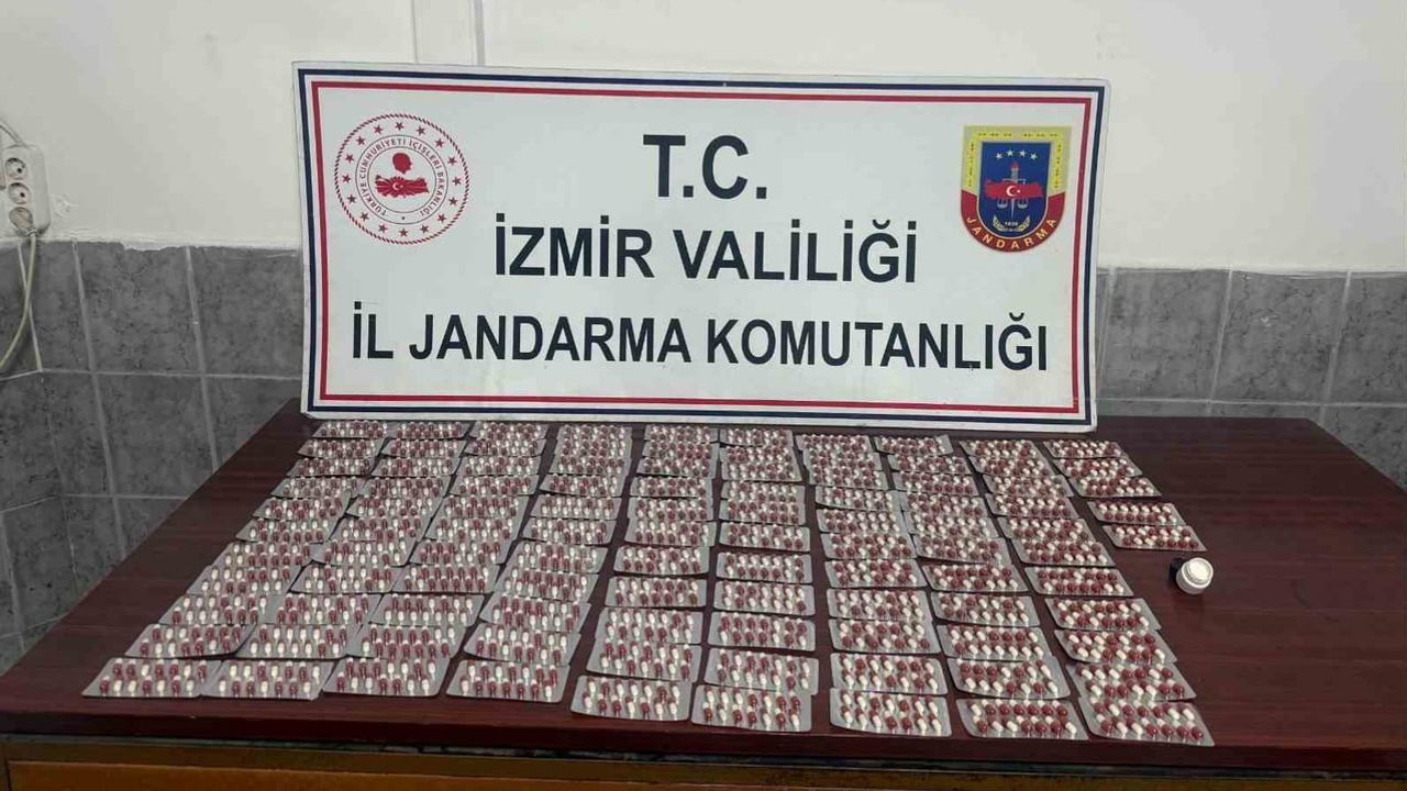 Kınık'ta jandarmanın durdurduğu araçtan bin 456 hap çıktı