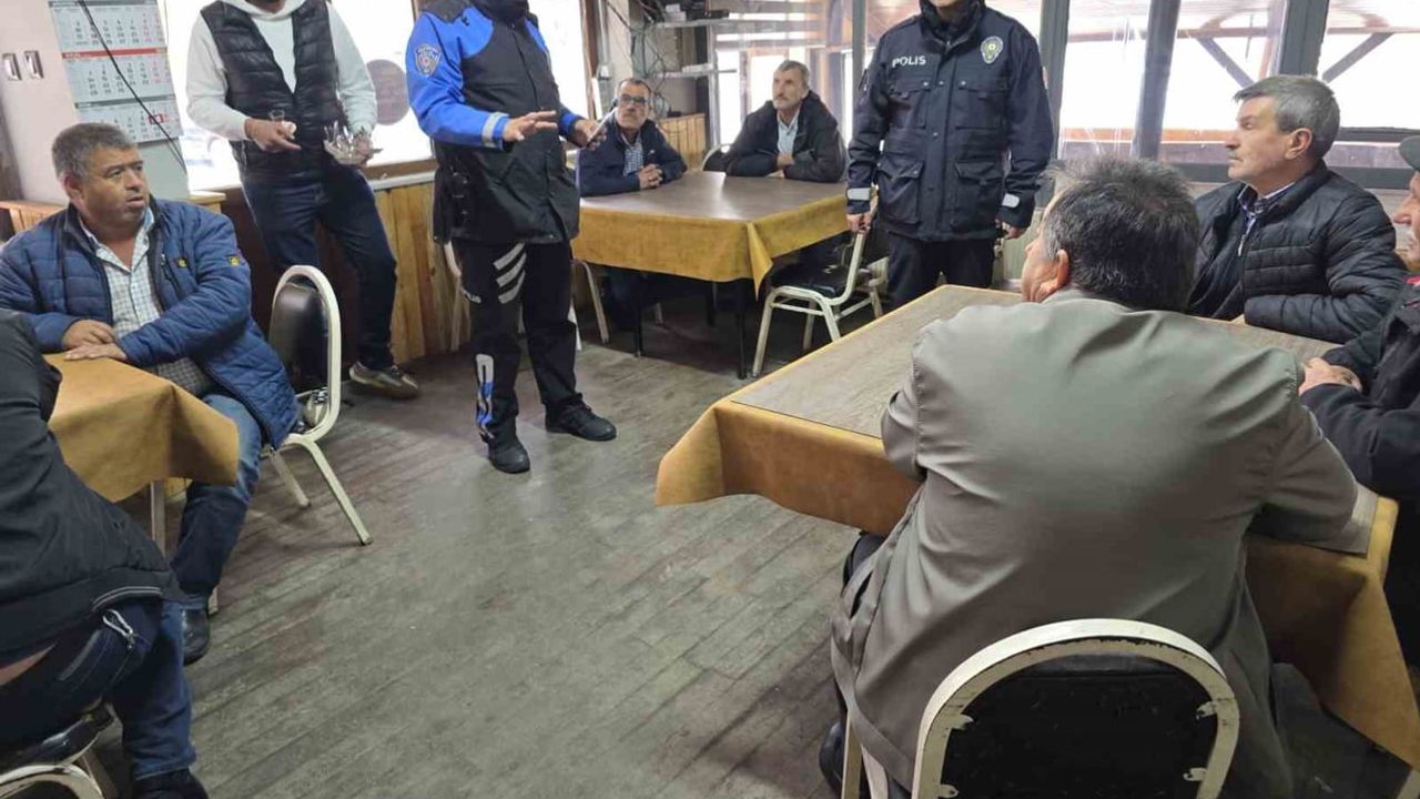 Kıraathanelerde uyarı: Bozüyük polisi sahte paraya karşı bilgilendirme yaptı