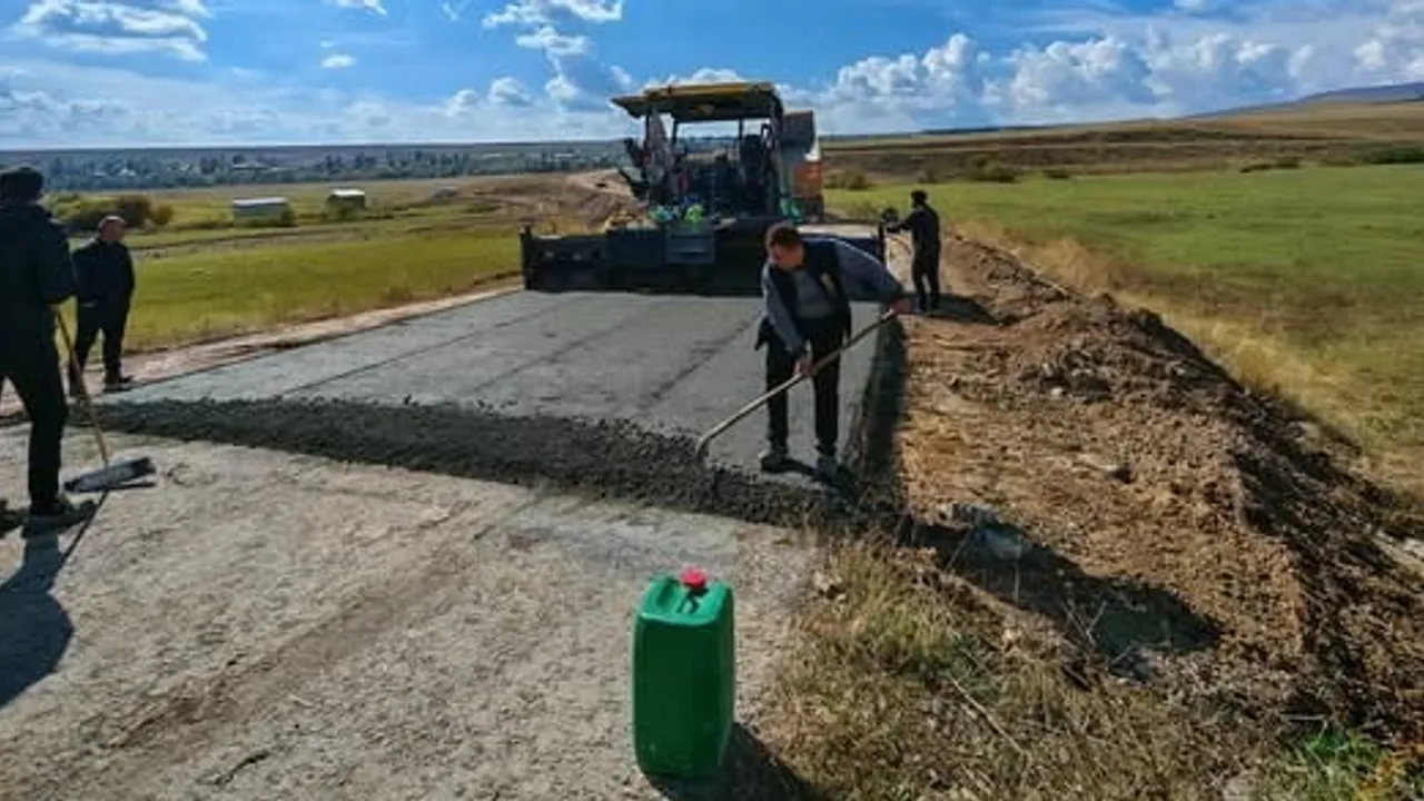 Kırçiçeği'nde kırsal yol standardı yükseliyor: 1,5 kilometrelik ssb betonla ulaşım güçlenecek