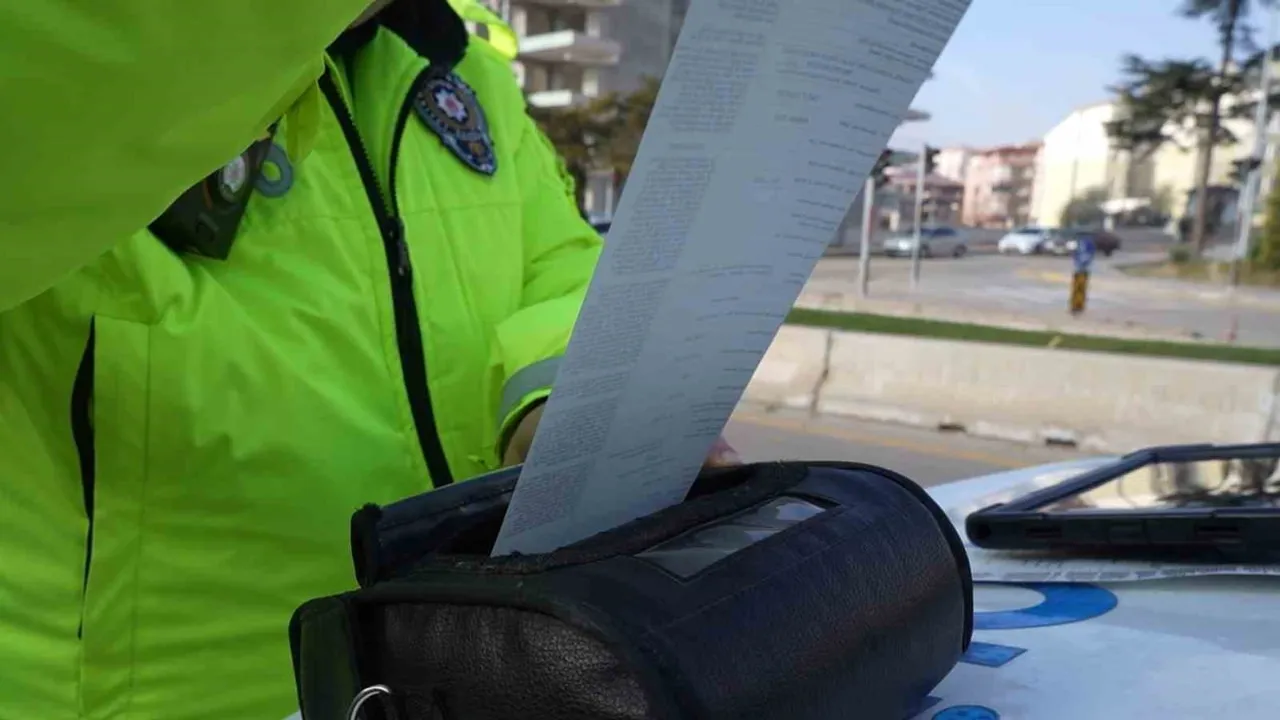 Kırıkkale'de alkol ve ehliyetsizlik kazaya dönüştü: dört kişi yaralandı