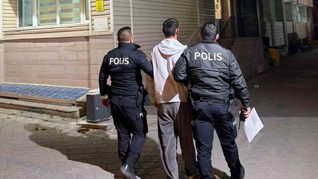 Kırıkkale'de farklı suçlardan aranan 4 hükümlü yakalandı; biri cezaevine gönderildi