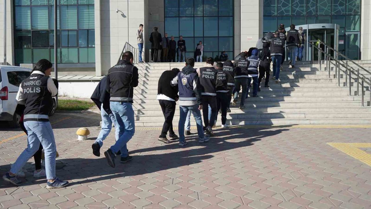 Kırıkkale'de geniş çaplı operasyon: fuhuş ve uyuşturucu iddialarında 35 gözaltı