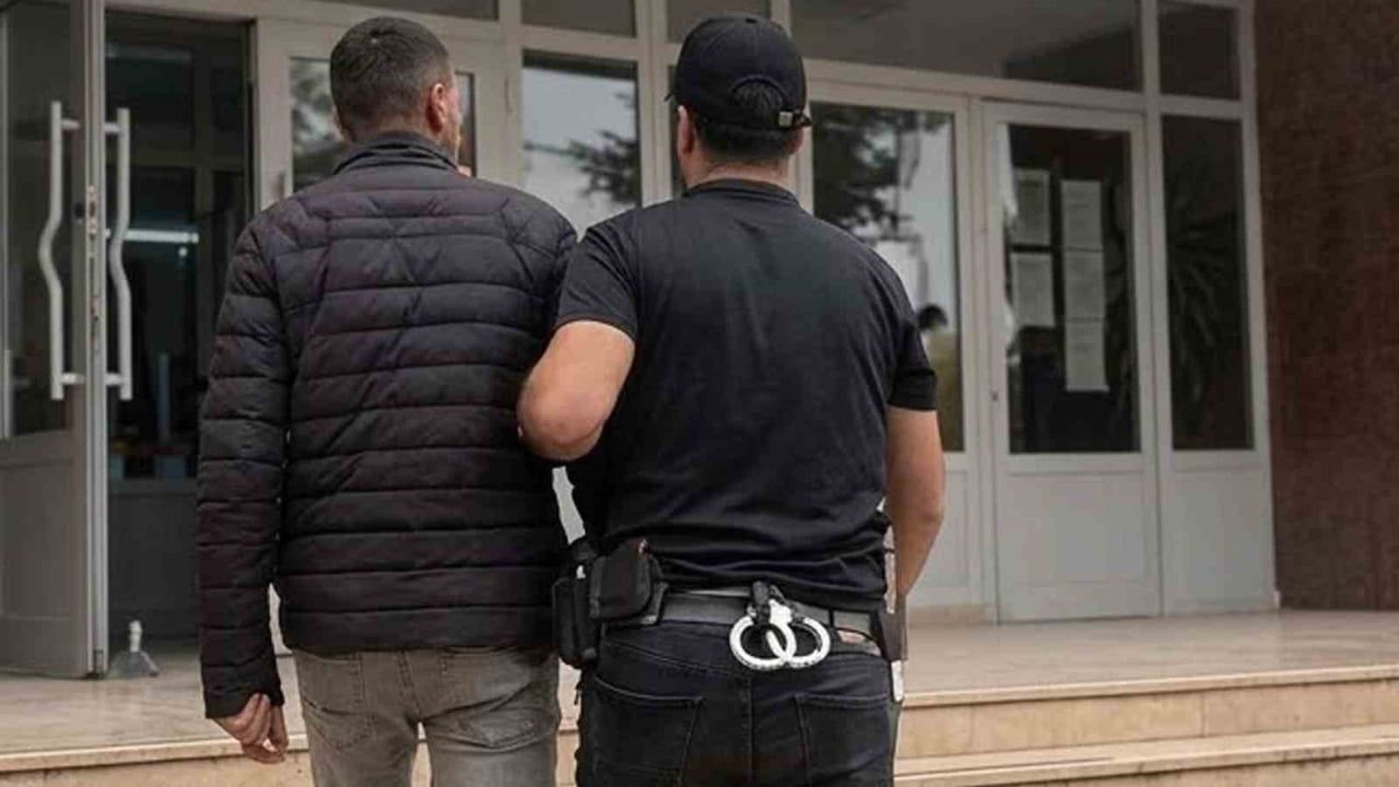 Kırıkkale'de iki ayrı baskında 3 kişi uyuşturucu ticaretinden tutuklandı