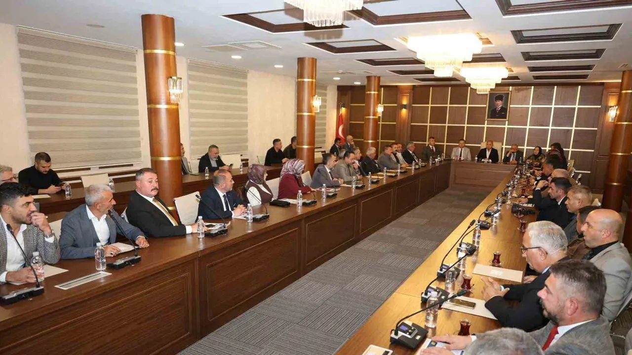 Kırıkkale'de muhtarlarla istişare: Önal'dan birlik çağrısı