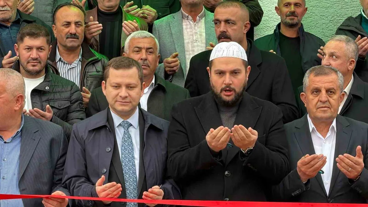 Kırkbulak'ta yeni cami hizmete girdi, cemaat cuma namazında buluştu