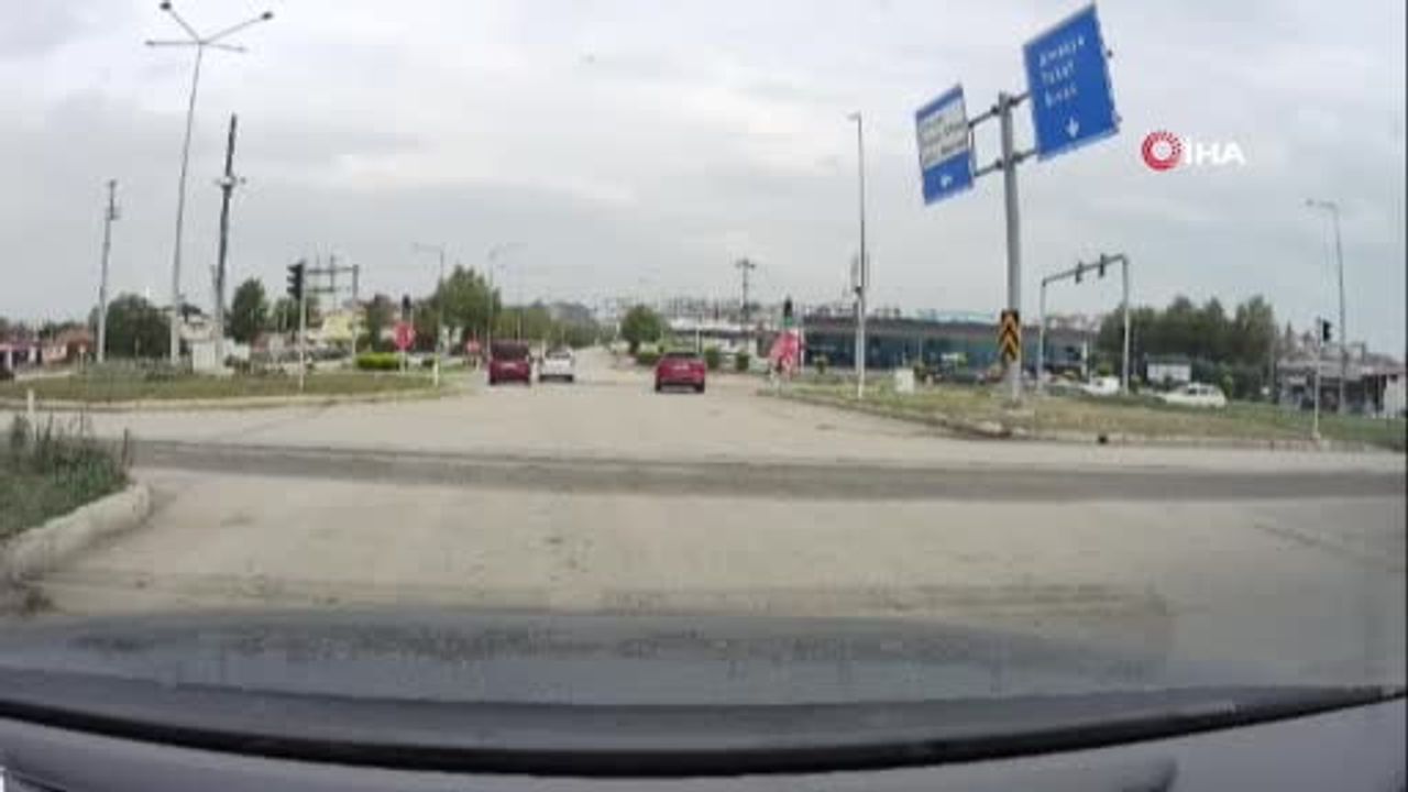 Kırmızı ışık ihlali otogar kavşağında panik yarattı: tır otomobile çarptı, iki yaralı