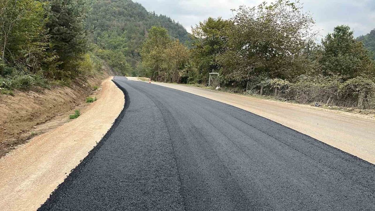Kırsal bağlantıları güçlendiren adım: Yığılca-Yedigöller yolunda 5,5 kilometre asfalt