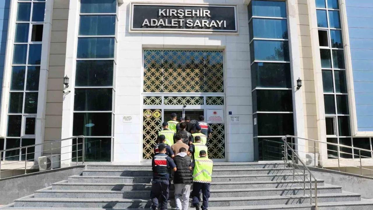 Kırşehir'de iş yerine düzenlenen operasyonda 3 kişi tutuklandı