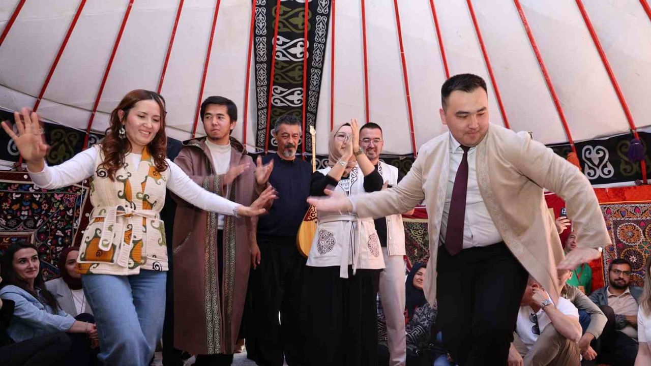 Kırşehir ve Niğde öğretmenleri Niğde'de ortak mirası yerinde keşfetti