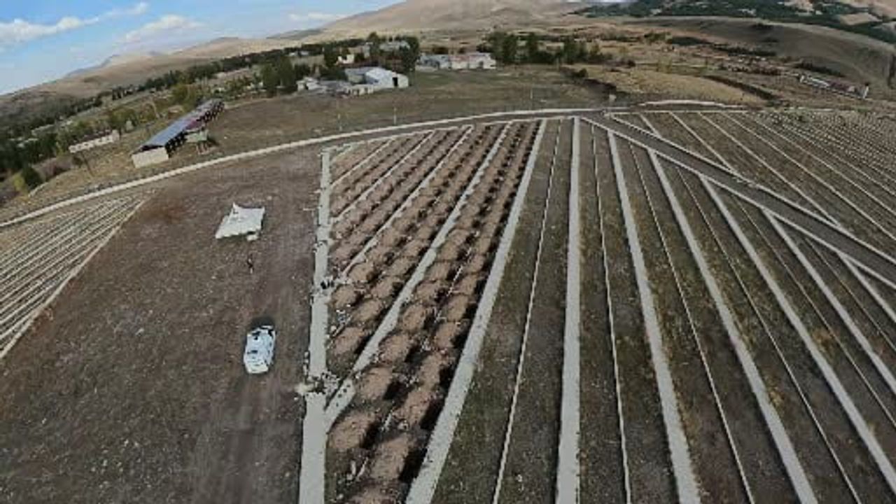 Kışa karşı hazırlık: Erzurum'da 500 mezar kazma çalışması sürüyor