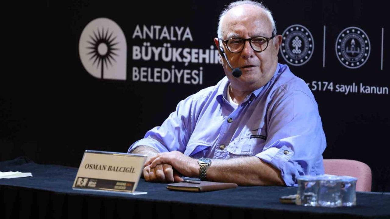 Kitapseverler yağmura rağmen 16. Antalya Kitap Fuarı'nda buluştu