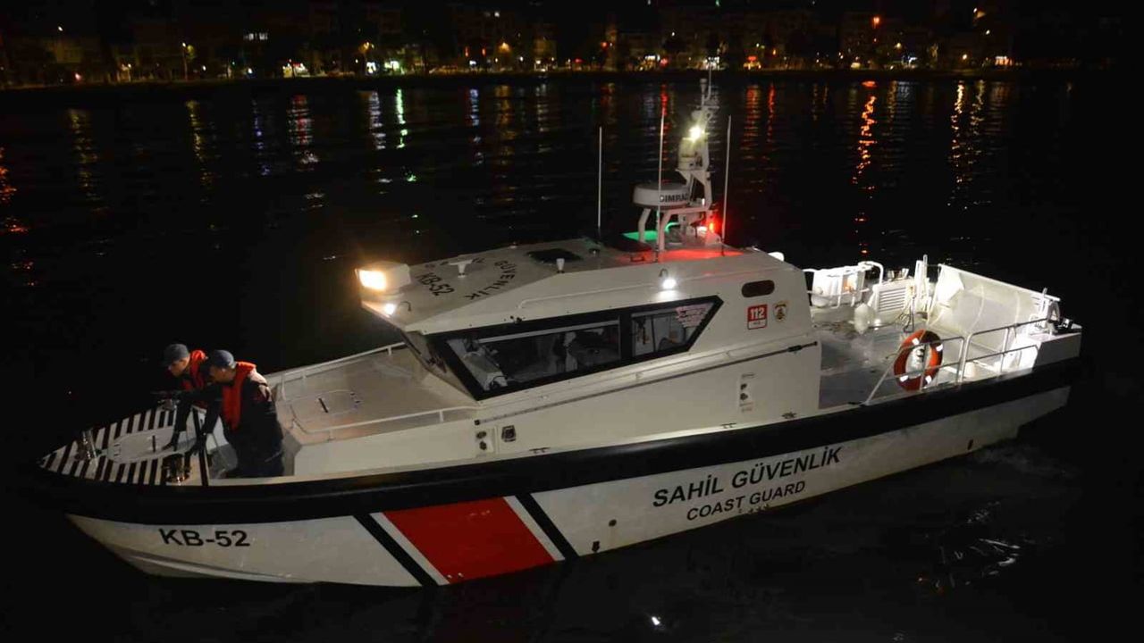 Kız arkadaşıyla konuşup iskelenin ucundan atladı: 18 yaşındaki genç yaşamını yitirdi