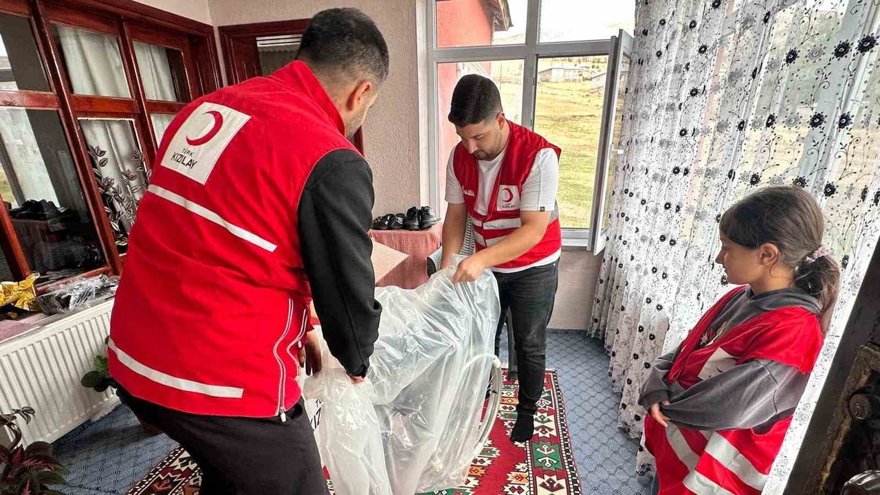 Kızılay'ın Muradiye ziyaretinde yaşam kolaylaştı