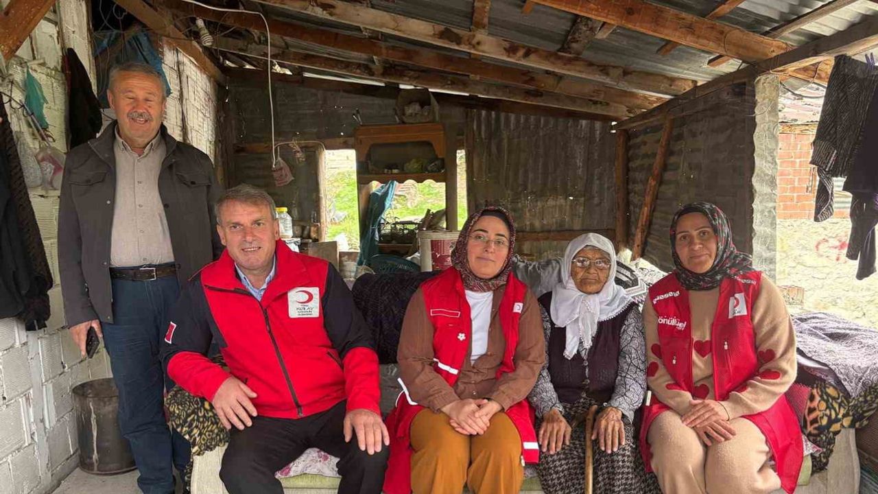 Kızılay Kumral'da çocukların yüzünü güldürdü
