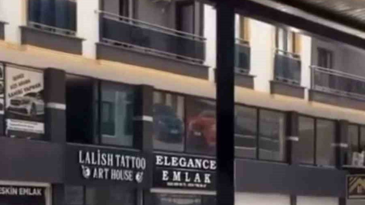 Kızıltepe'de çıkan kavgada lüks otomobil taş ve sopalarla zarar gördü