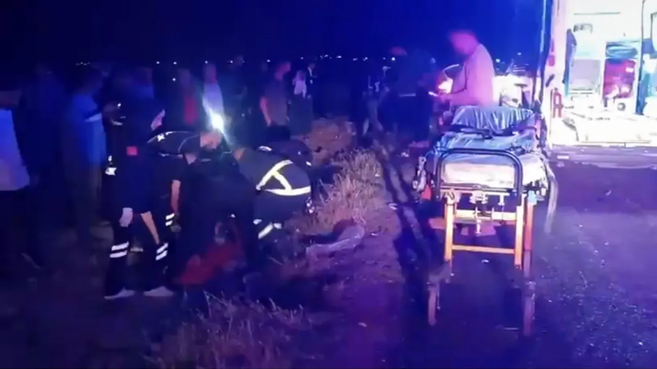 Kızıltepe'de trafikte çarpışma: 14 ve 22 yaşındaki iki kişi yaralandı