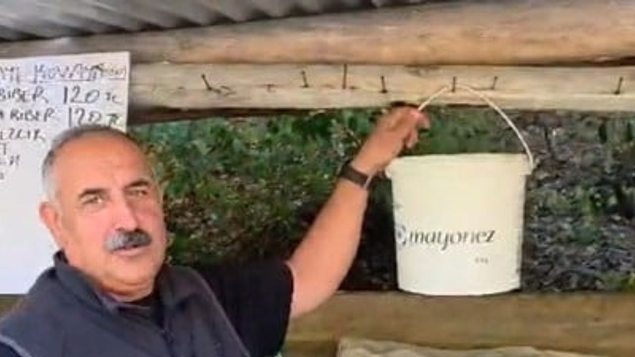 Koç Mahallesi'nde güvene dayalı tezgah: alan tartıp parasını kovaya bırakıyor